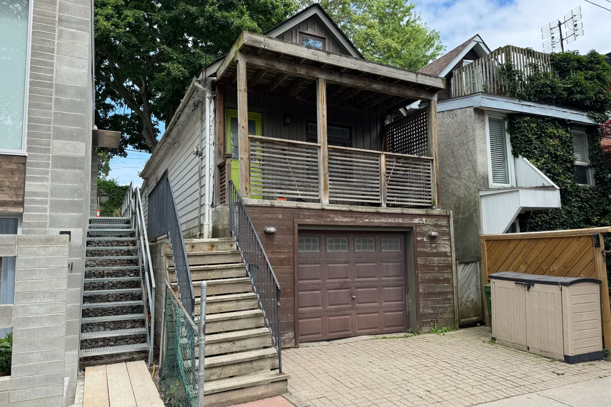 587 Craven Road, ON M4L 2Z6