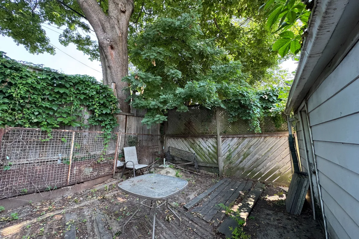 587 Craven Road, ON M4L 2Z6