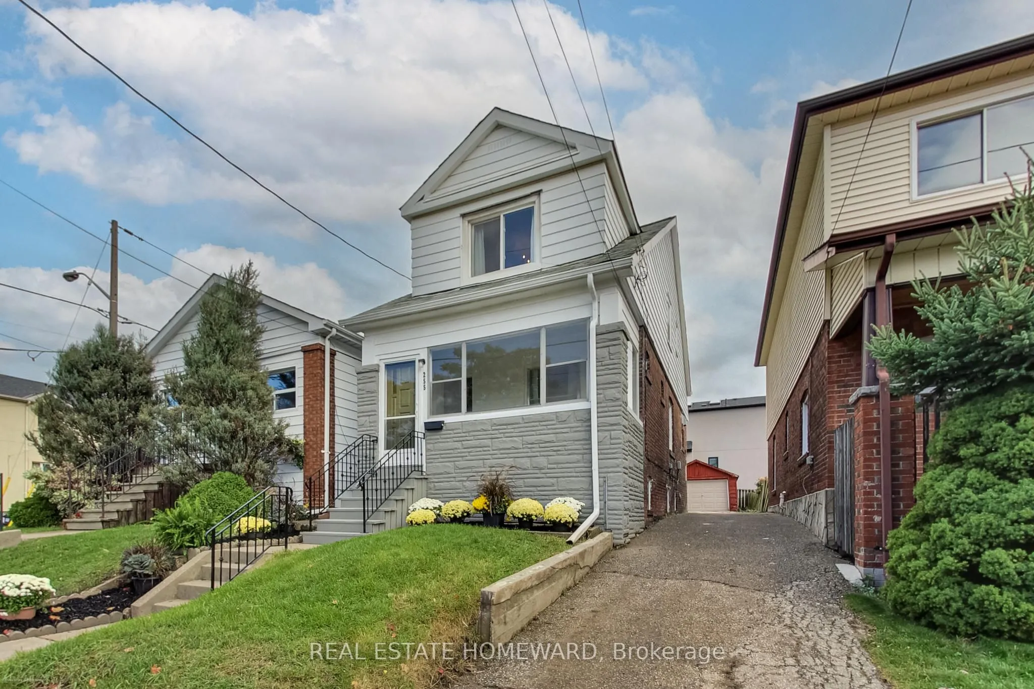 255 Westlake Avenue, ON M4C 4T3