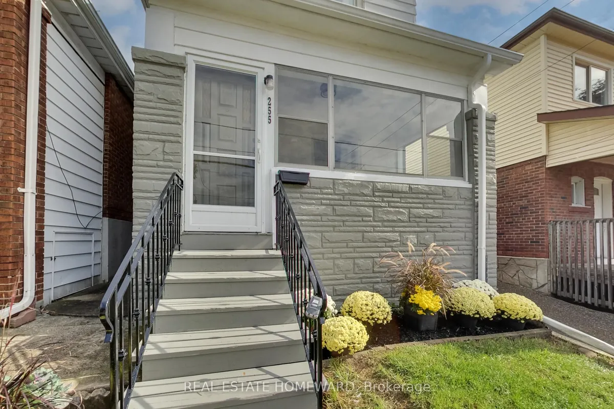 255 Westlake Avenue, ON M4C 4T3