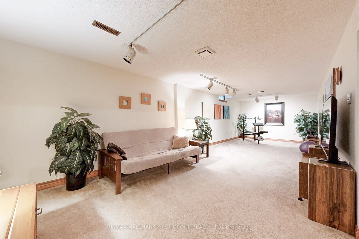 512 Creekview Circle, ON L1W 2Z6