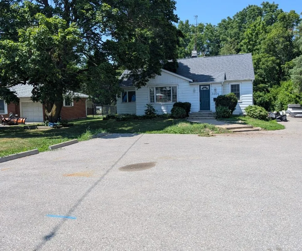 1604 Highway No. 2 Road, ON L1E 2R7