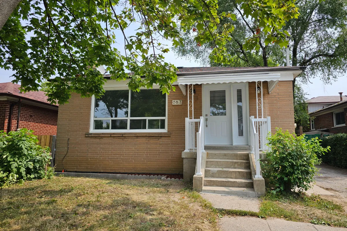703 Midland Avenue, ON M1K 4E3