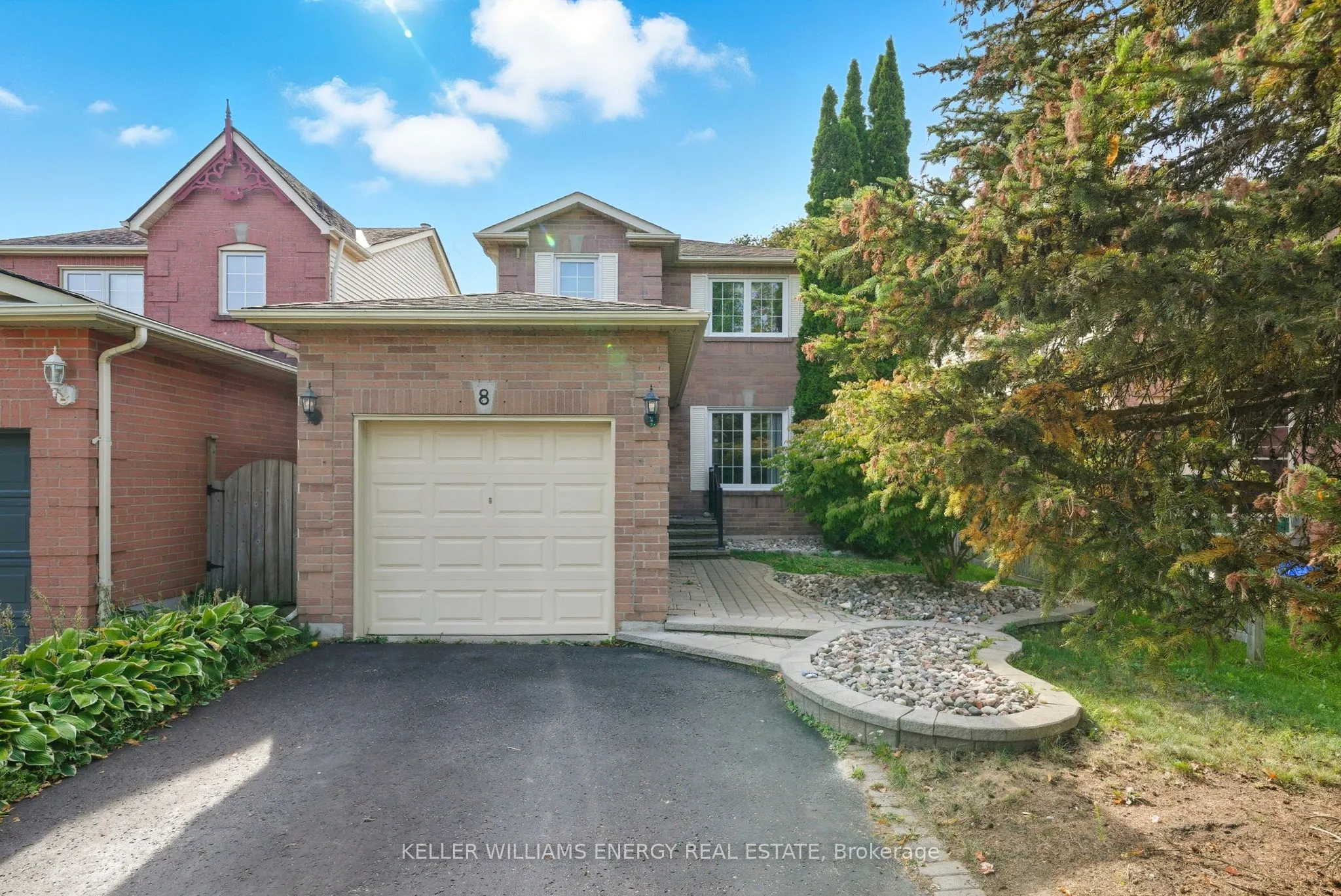 8 Inglis Avenue, ON L1E 2A8