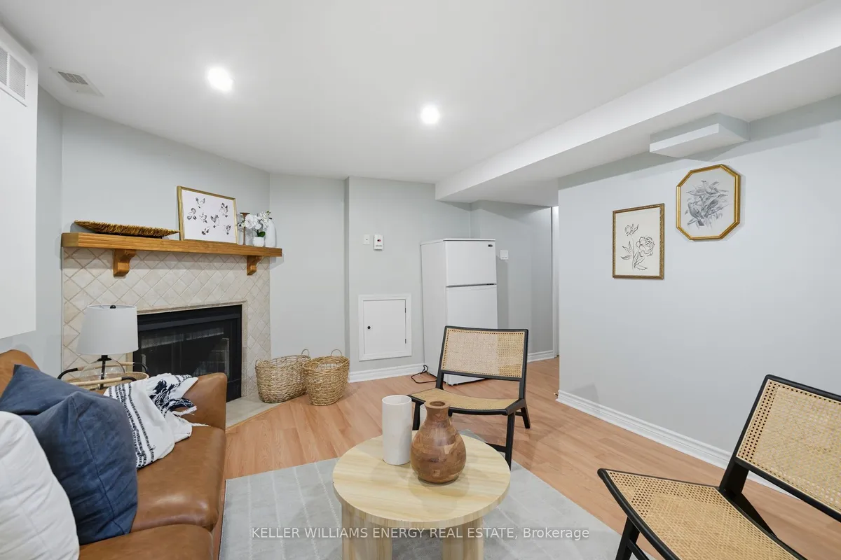 8 Inglis Avenue, ON L1E 2A8