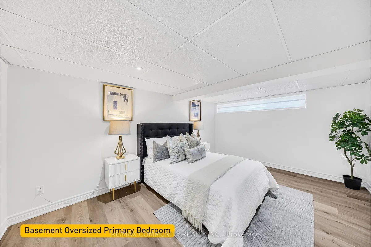 733 Lublin Avenue, ON L1W 1Z1