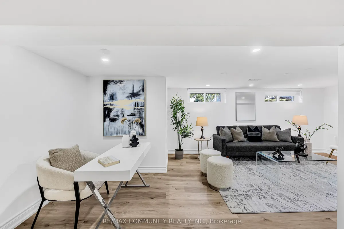 733 Lublin Avenue, ON L1W 1Z1