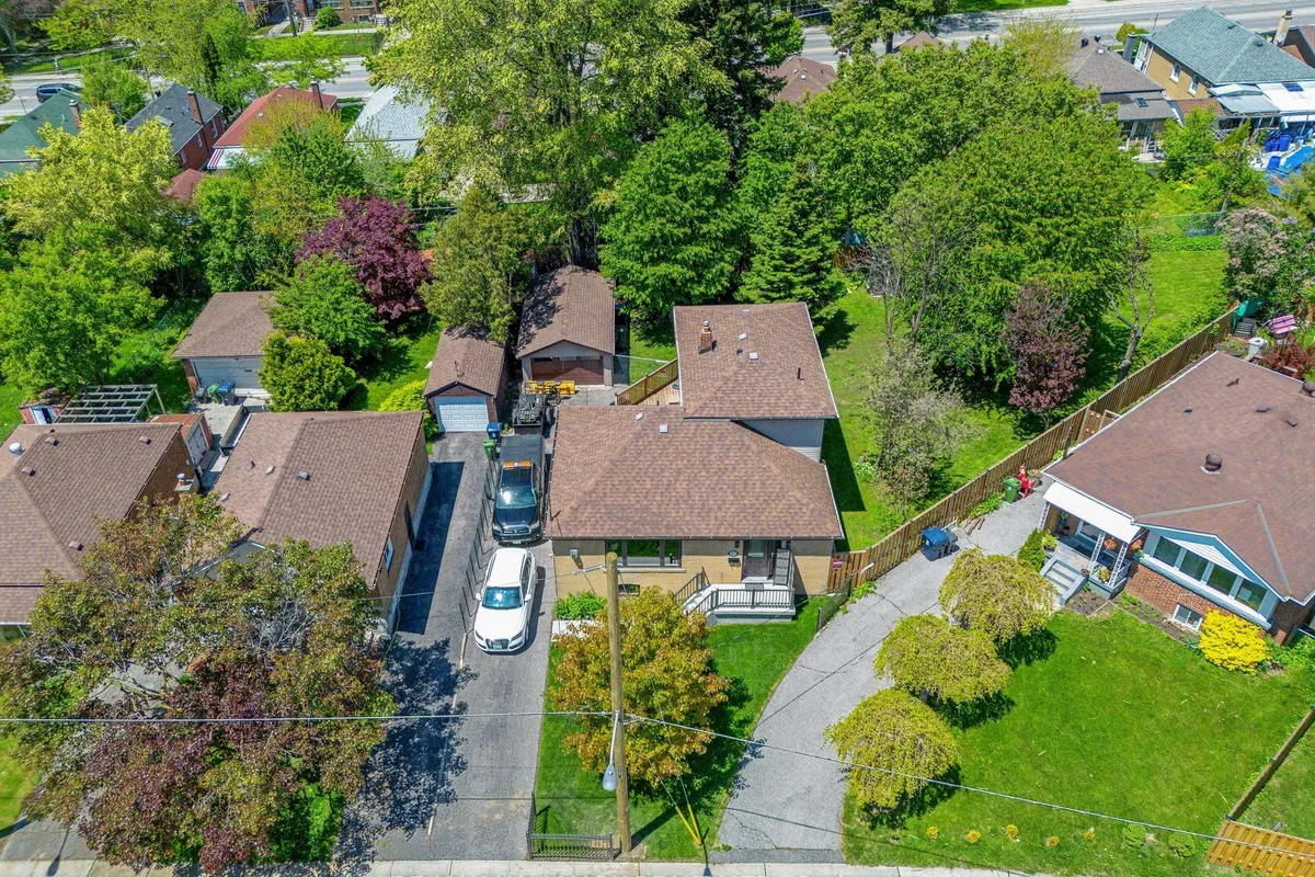 142 Meighen Avenue, ON M4B 2H9