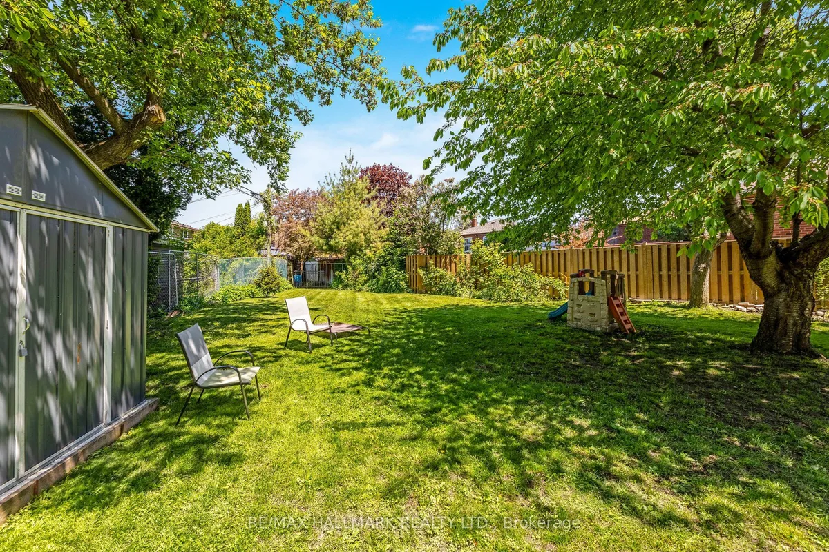 142 Meighen Avenue, ON M4B 2H9