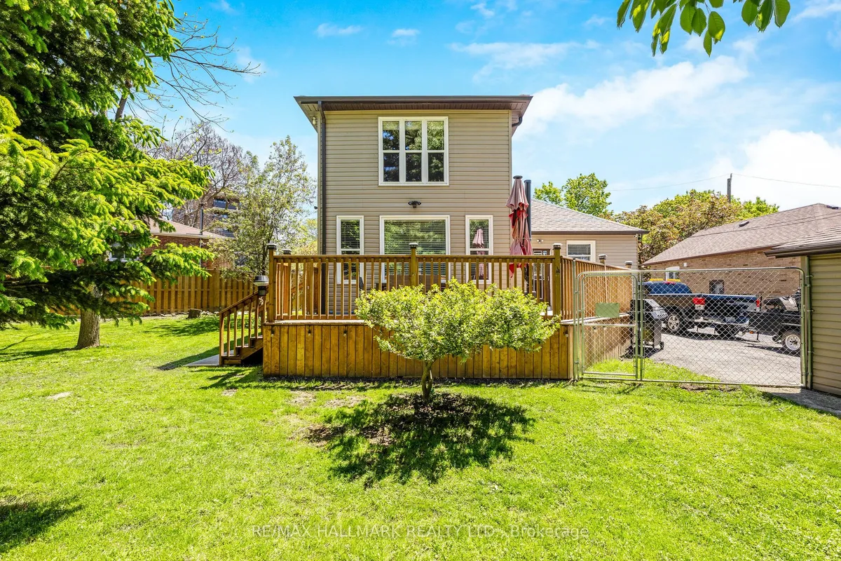 142 Meighen Avenue, ON M4B 2H9