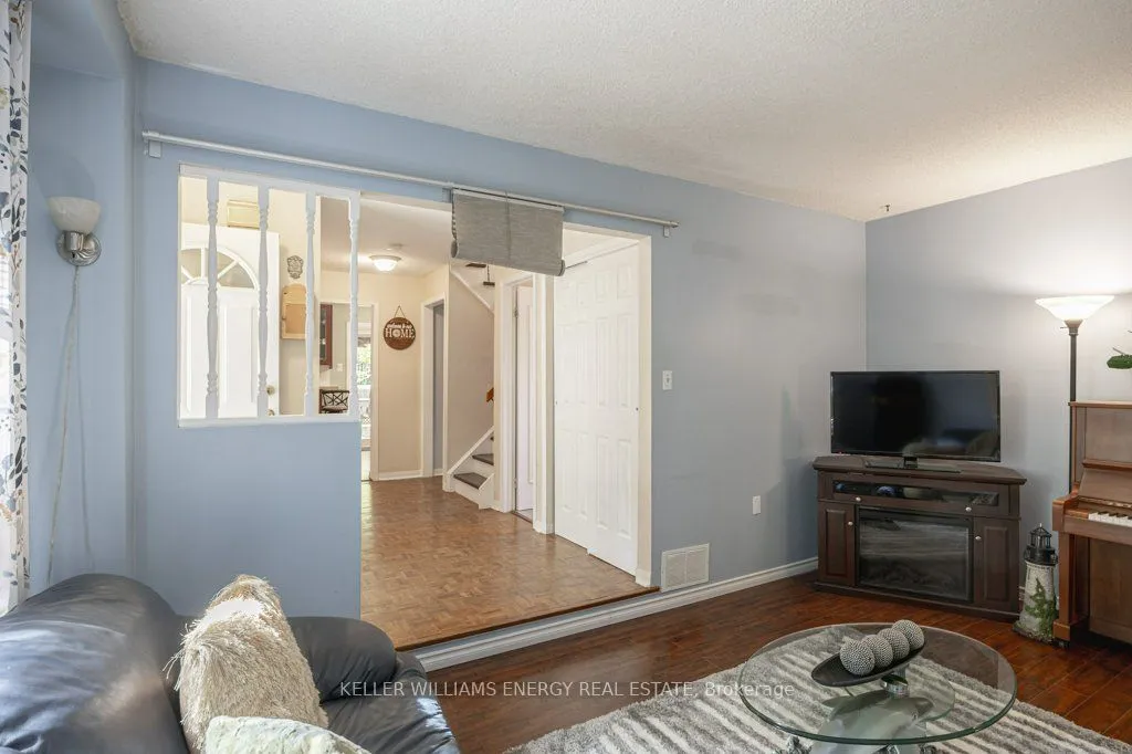 17 Barrow Court, ON L1P 1E4