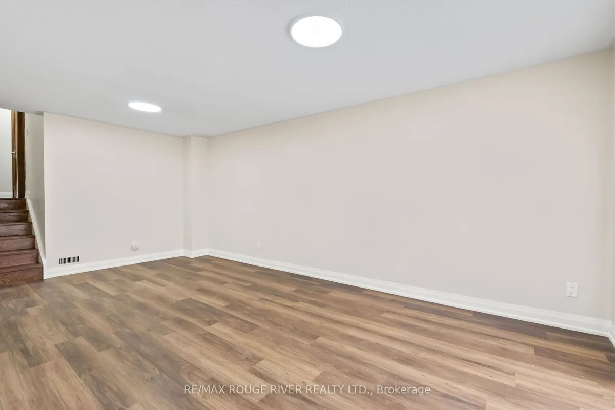 16 Borland Court, ON L1C 4T6