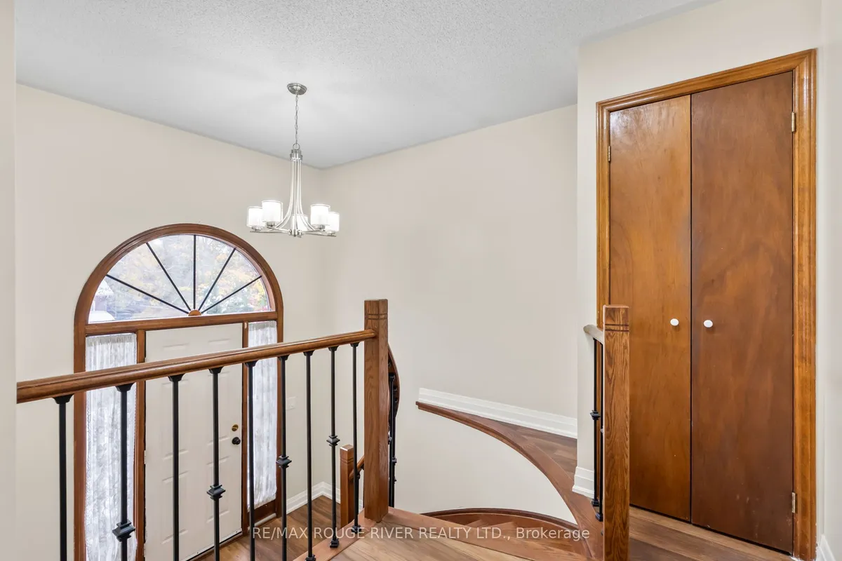 16 Borland Court, ON L1C 4T6