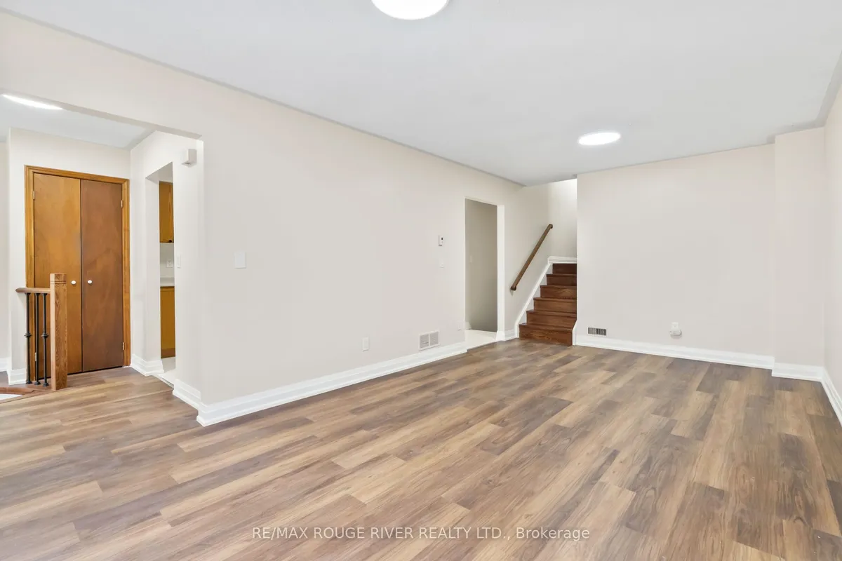 16 Borland Court, ON L1C 4T6