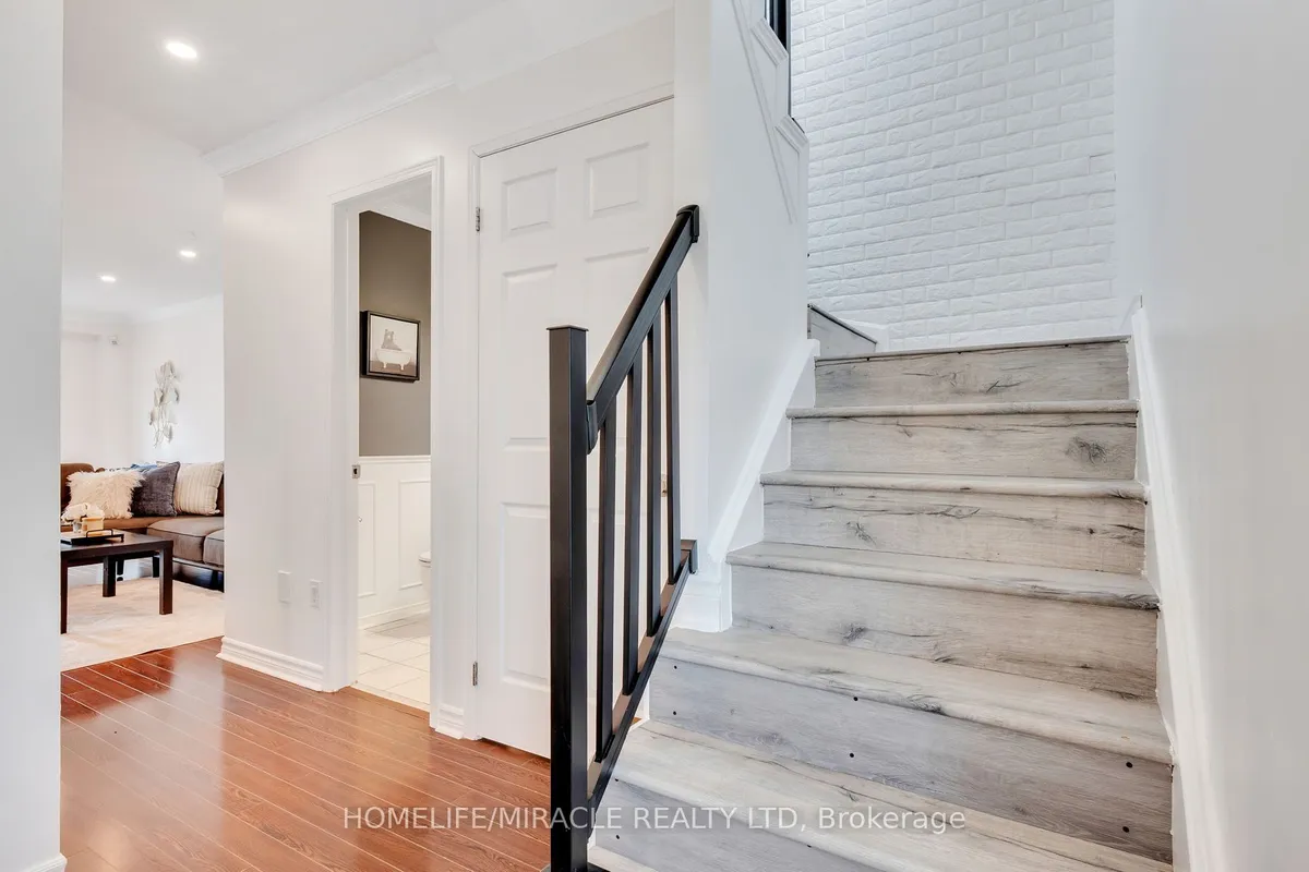 40 Landerville Lane, ON L1C 4W8