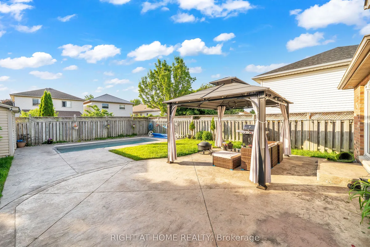 632 Longworth Avenue, ON L1C 5B8