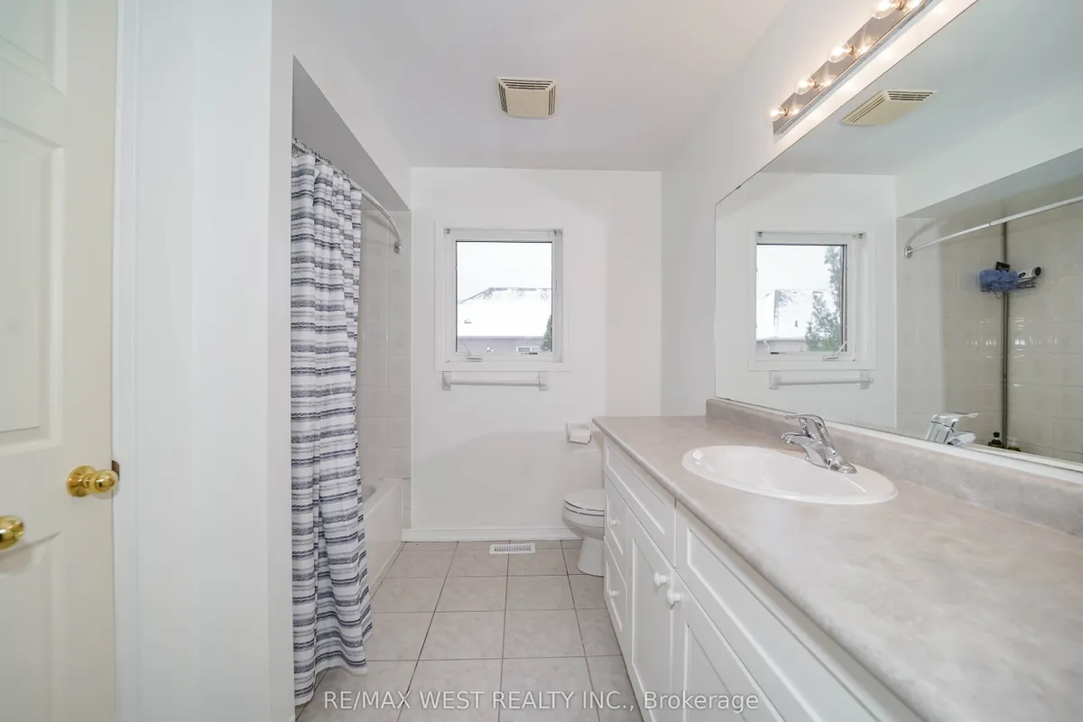 29 O'shea Crescent, ON L1T 4W7