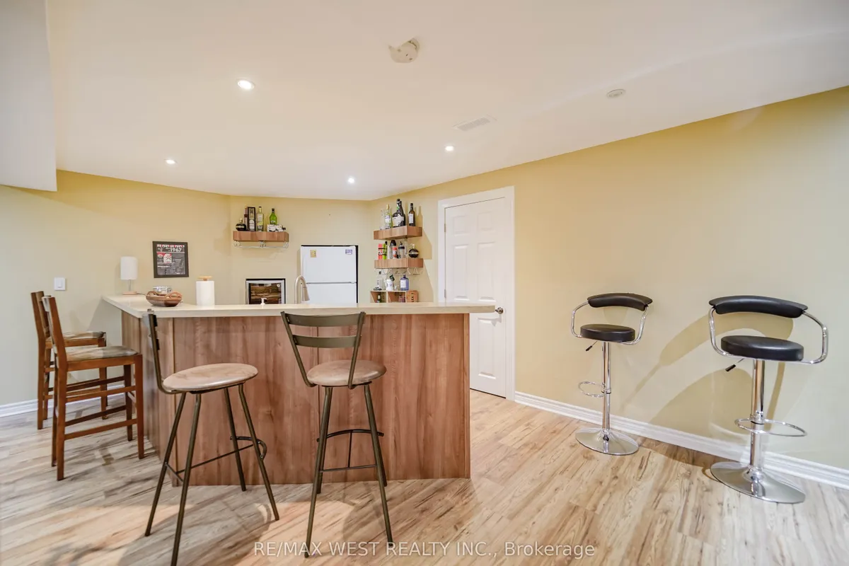 29 O'shea Crescent, ON L1T 4W7