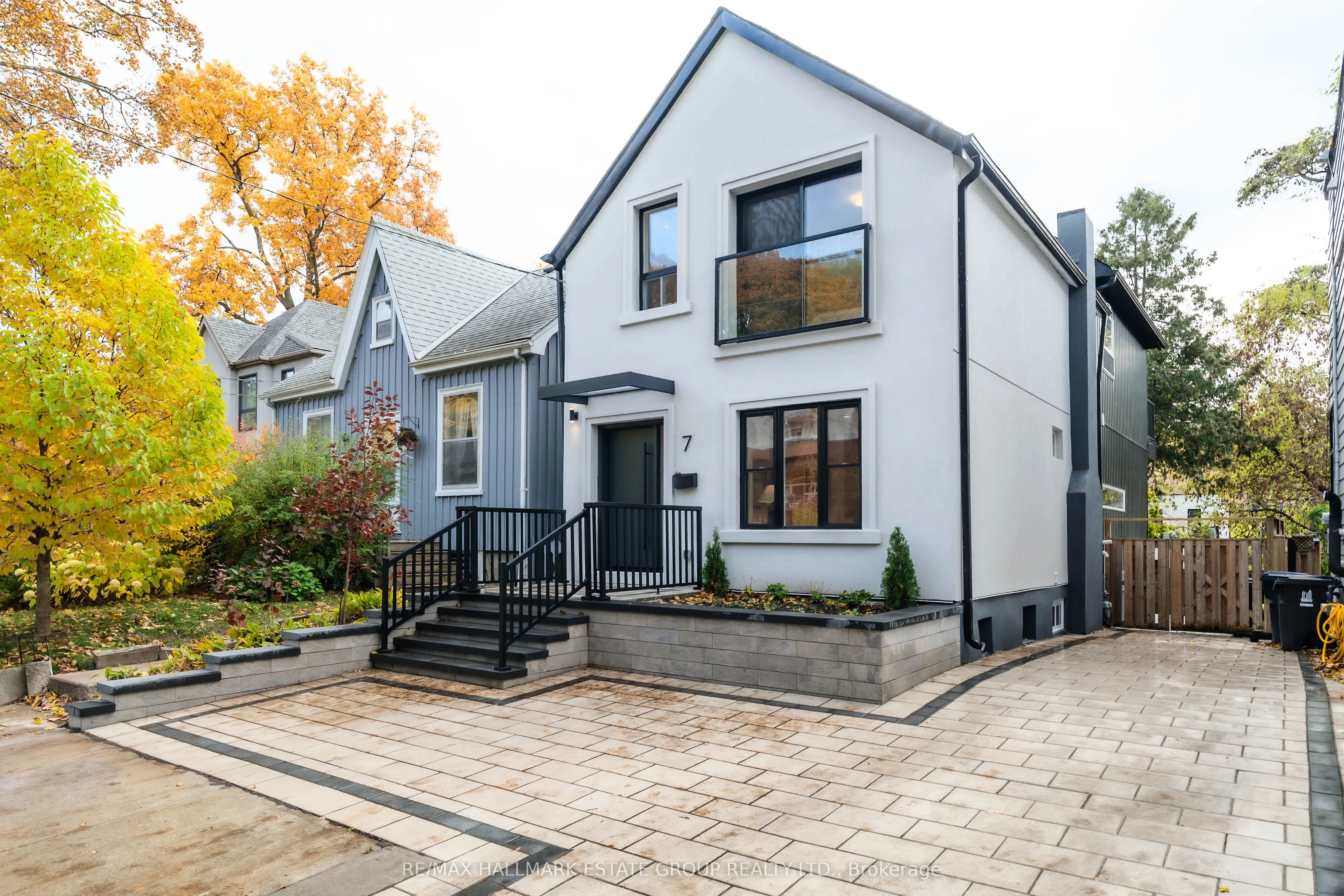 7 Ivy Avenue, ON M4L 2H6