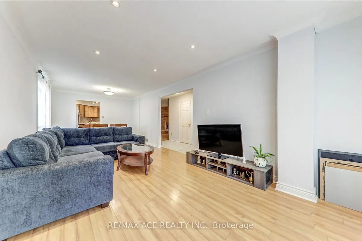 646 Percival Court, ON L1K 1M4