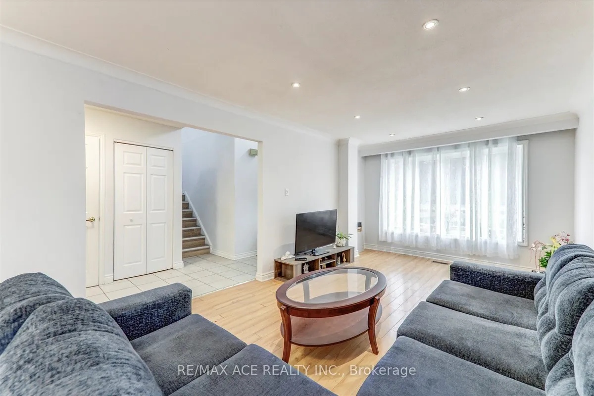 646 Percival Court, ON L1K 1M4