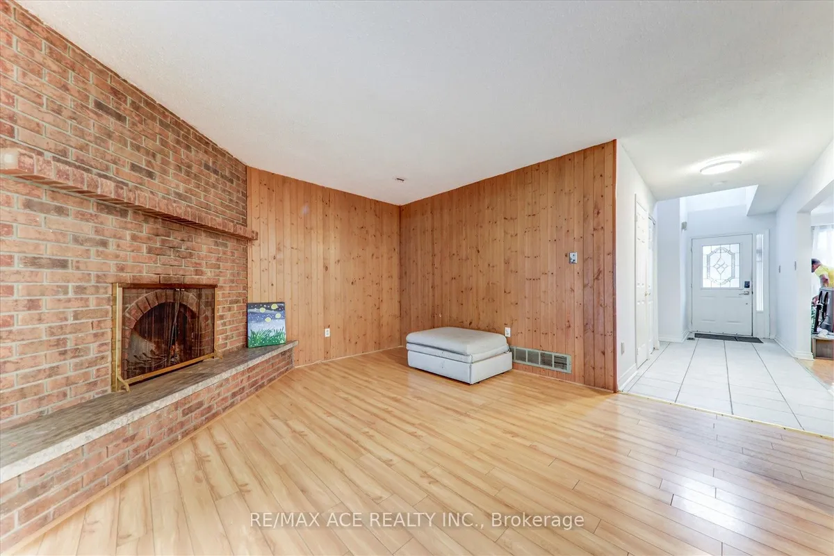 646 Percival Court, ON L1K 1M4