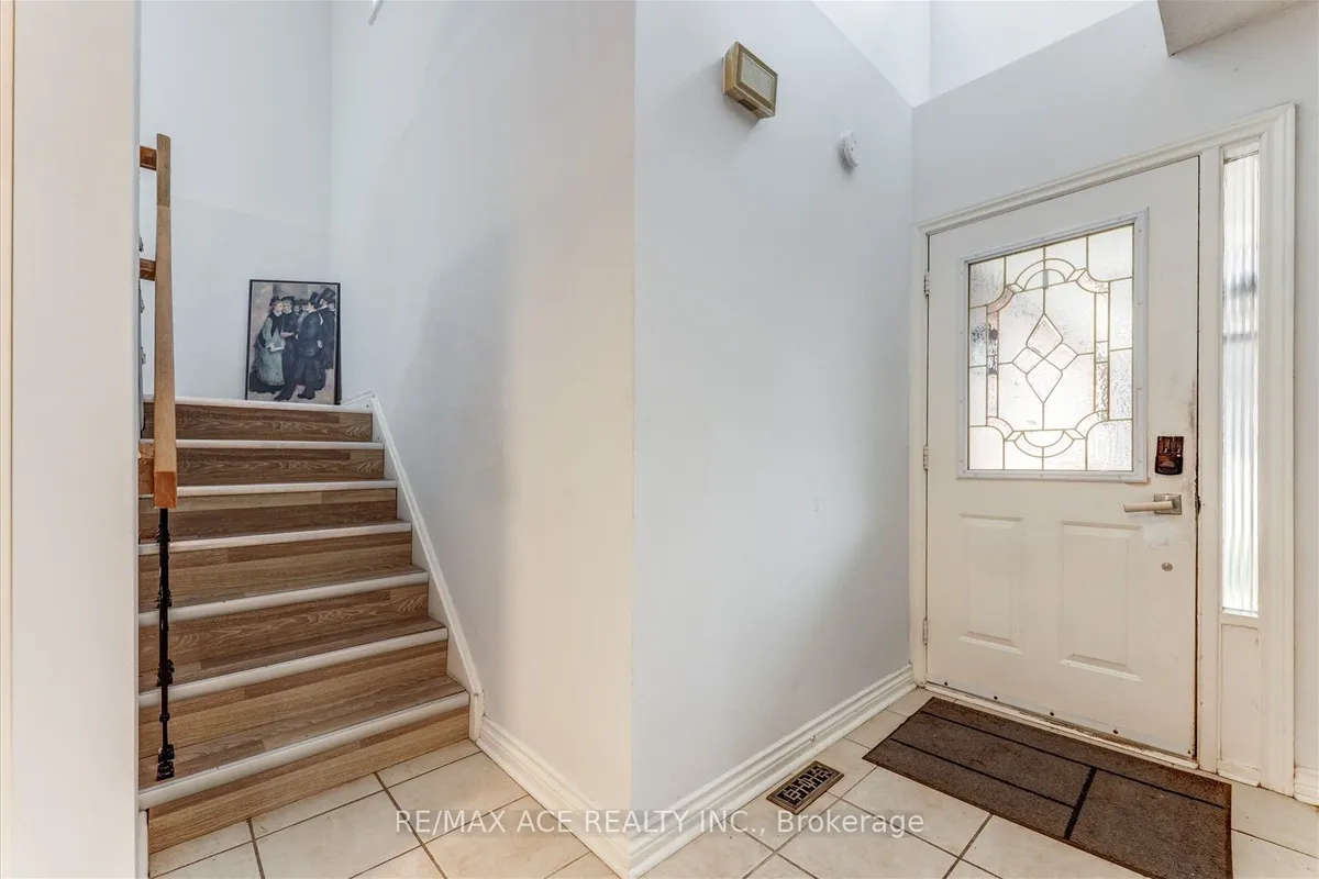 646 Percival Court, ON L1K 1M4