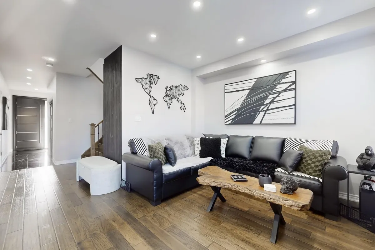 98 Erskine Drive, ON L1B 0C8