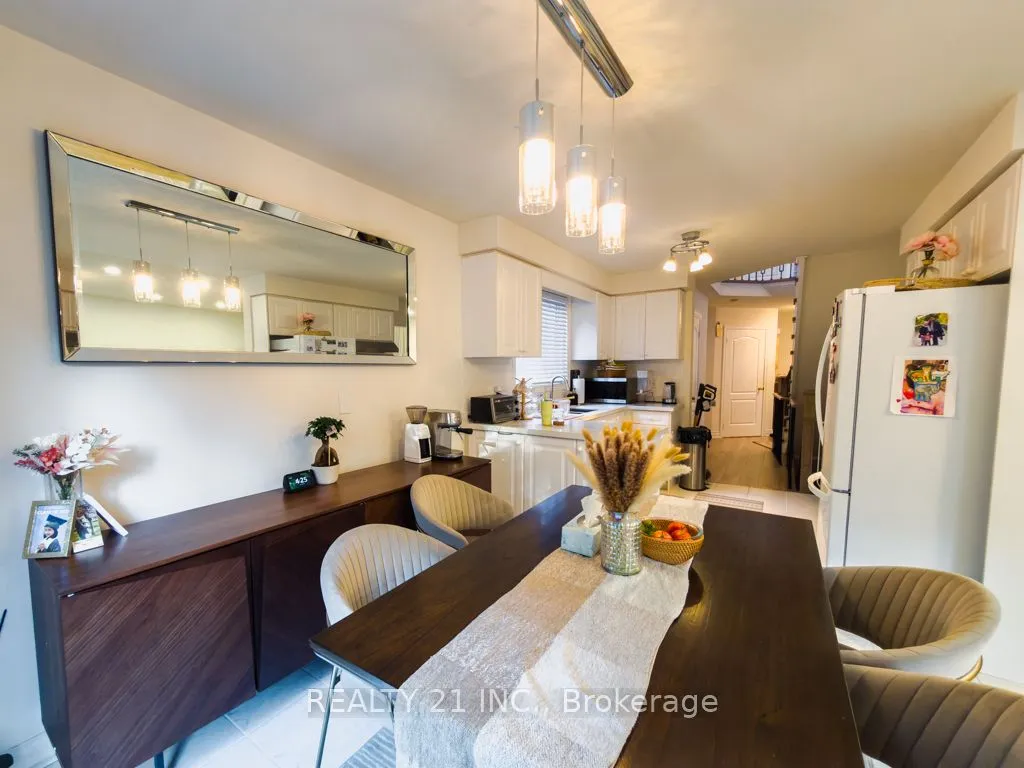 35 Markwood Crescent, ON L1R 2S3