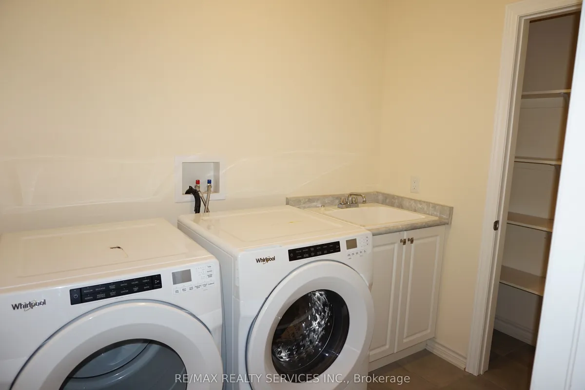 38 Arthur Mclaughlin Street, ON L1C 0T6