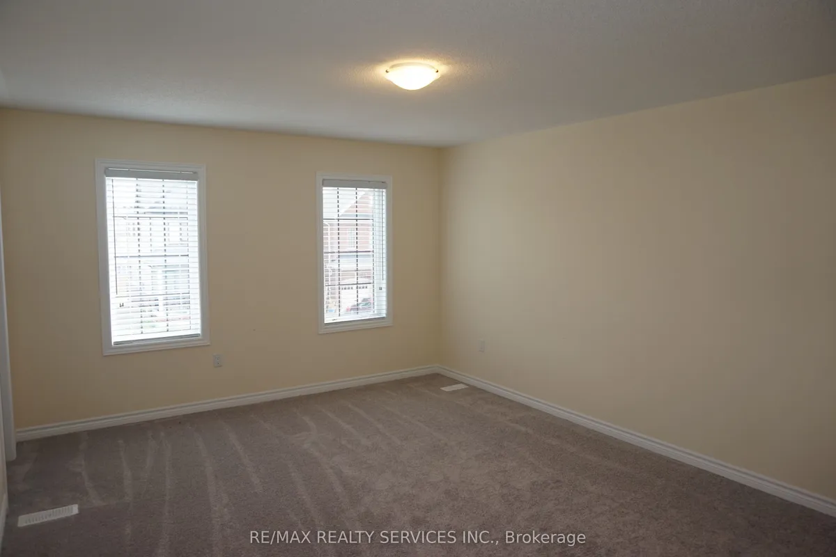 38 Arthur Mclaughlin Street, ON L1C 0T6