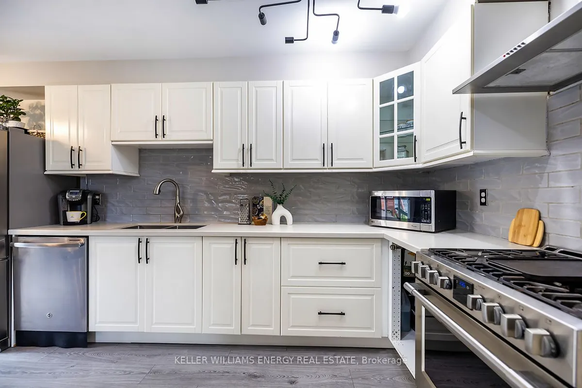 1642 Woodgate Trail, ON L1G 8B5