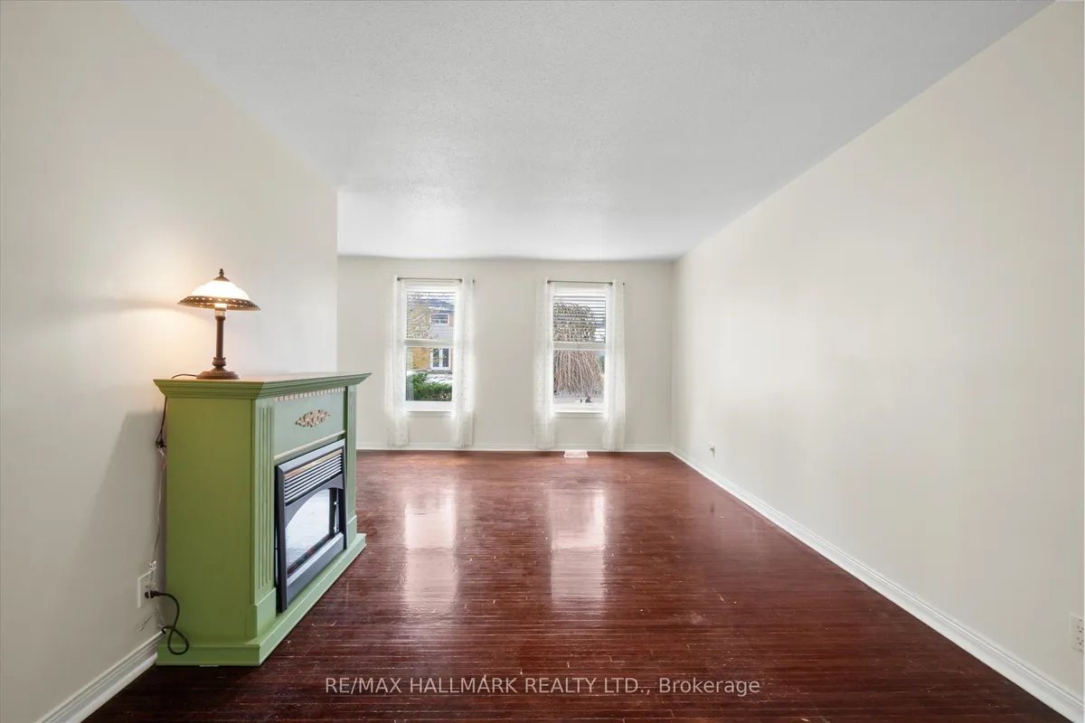 727 Kingfisher Drive, ON L1W 1X4