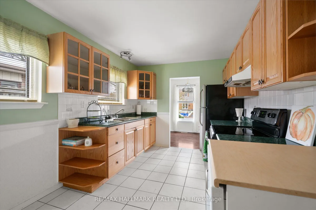 727 Kingfisher Drive, ON L1W 1X4