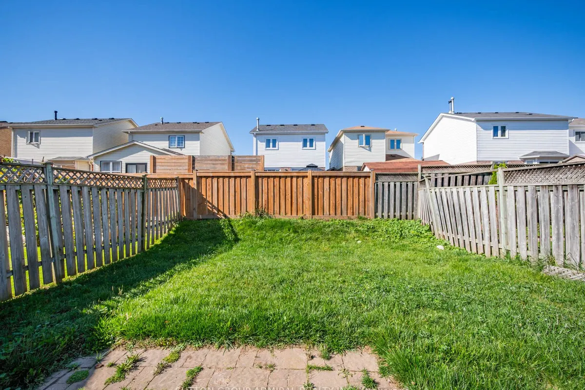 93 McMann Crescent, ON L1E 2W9