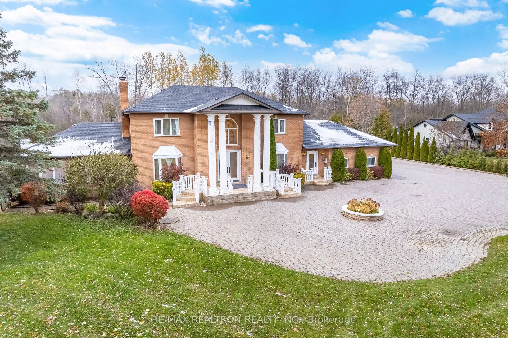 8 Fielding Court, ON L1T 4W5