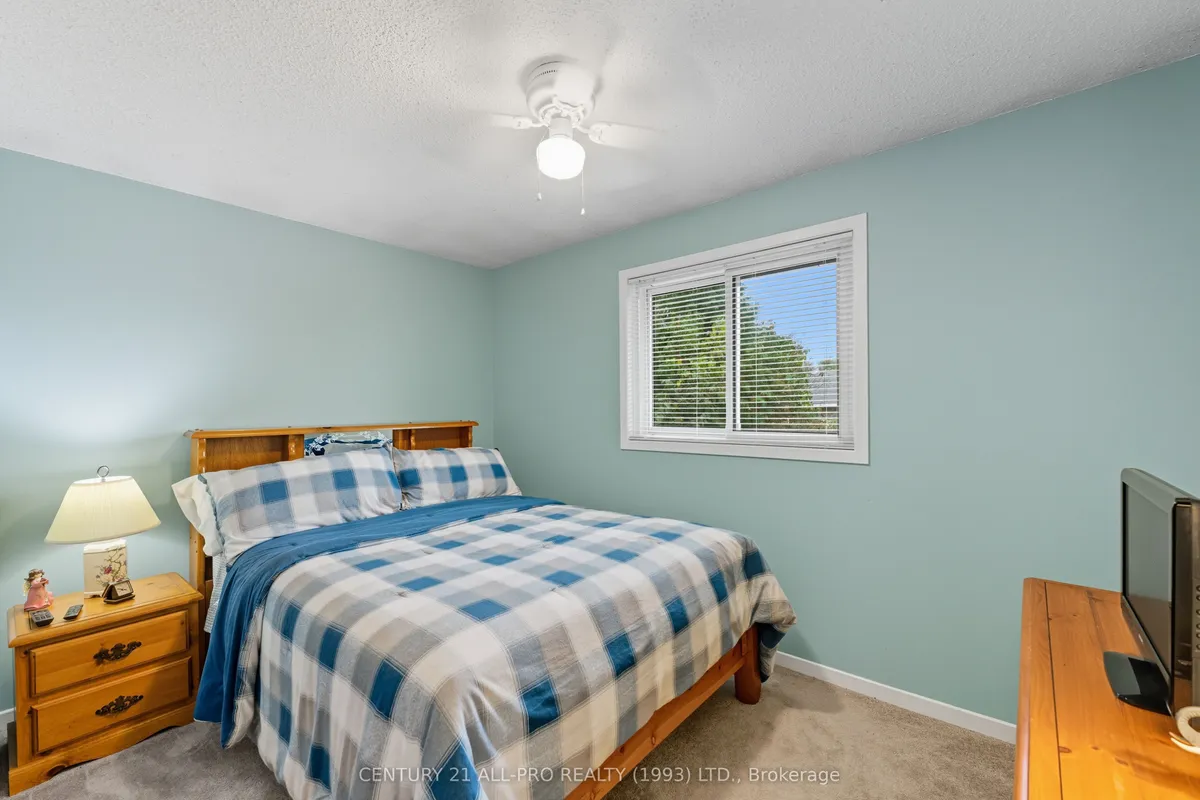 895 Exeter Street, ON L1G 6R9