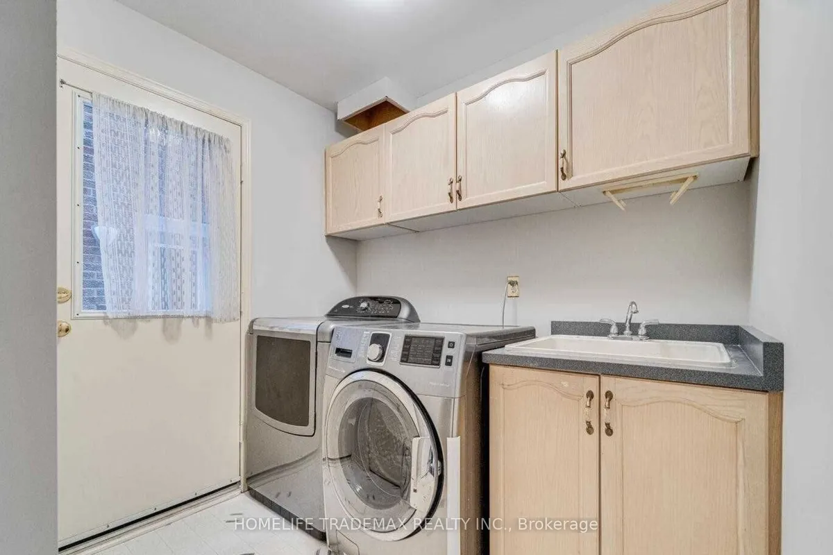 903 Alanbury Crescent, ON L1X 2S3