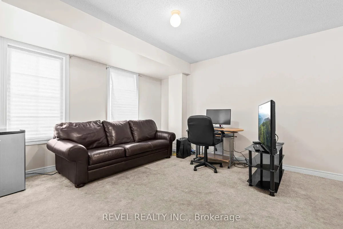 1516 Shepway Mews, ON L1X 0C7