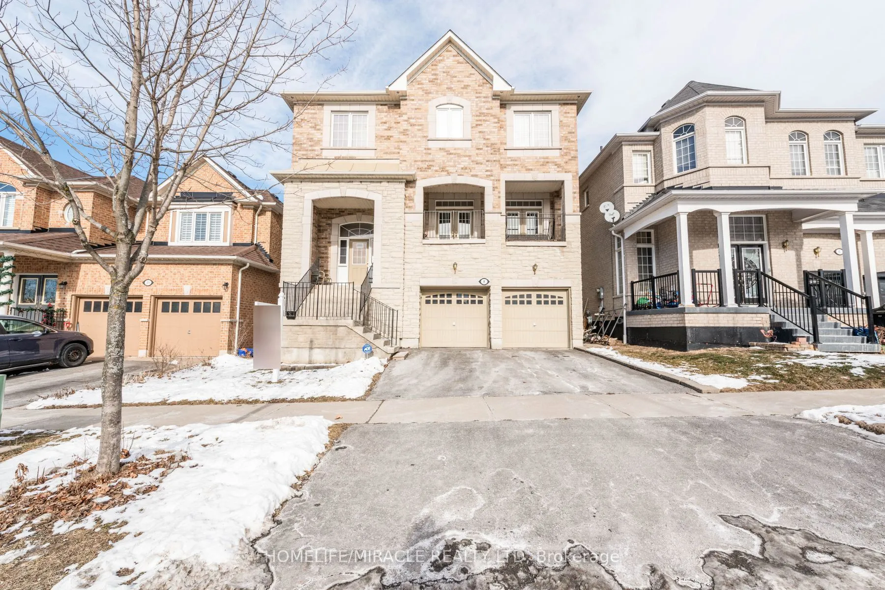 8 Solway Crescent, ON L1Z 0A7