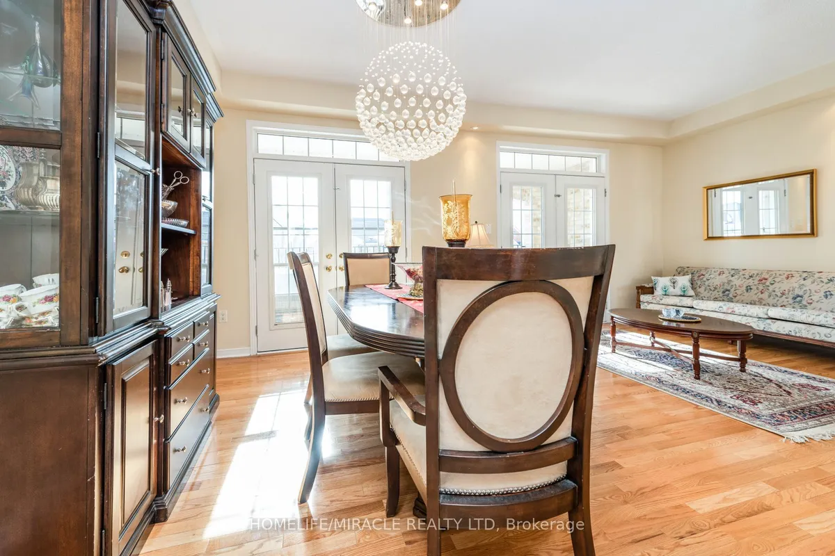 8 Solway Crescent, ON L1Z 0A7