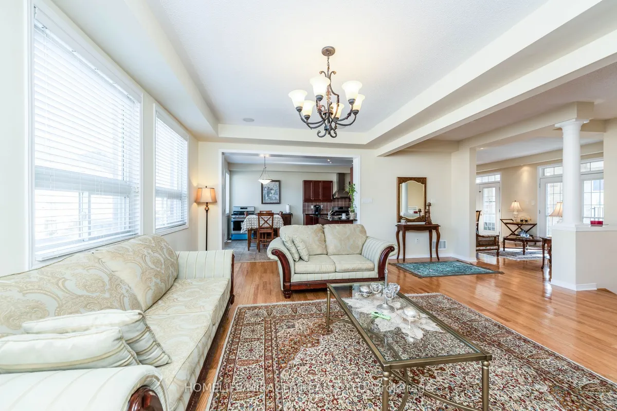 8 Solway Crescent, ON L1Z 0A7