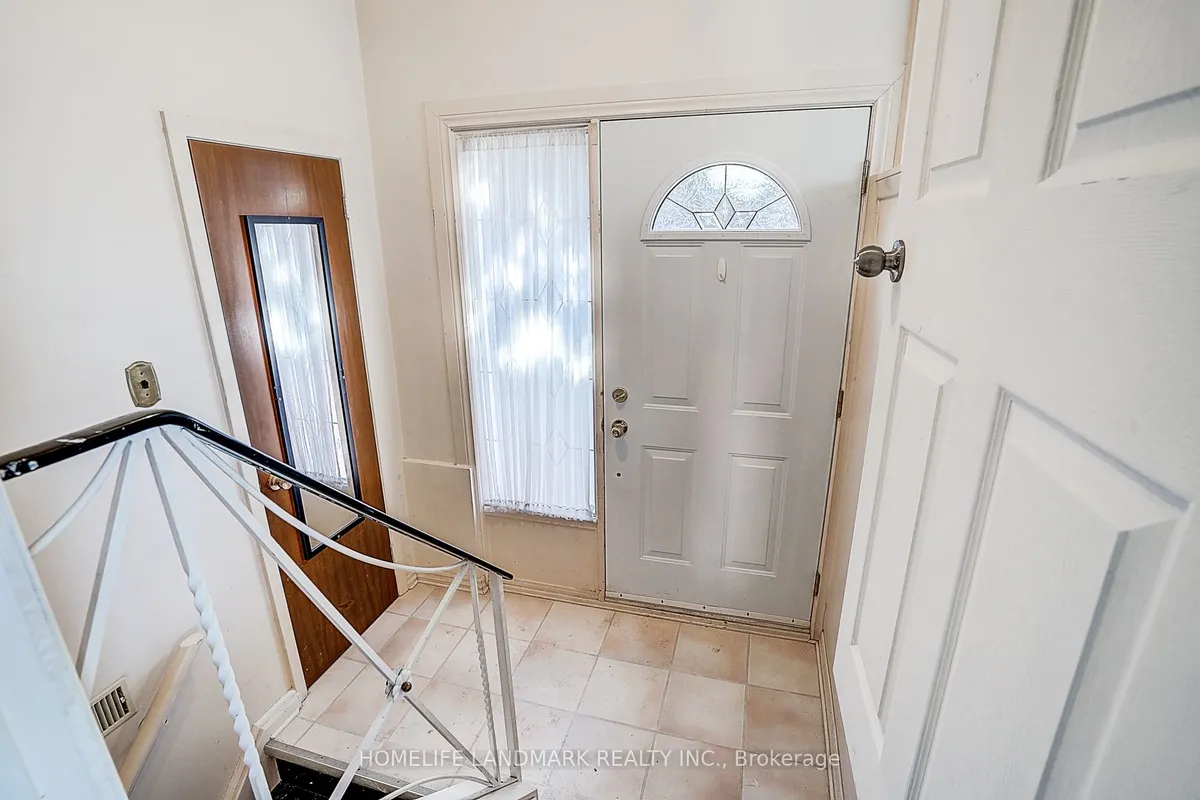 11 Doerr Road, ON M1P 4M7