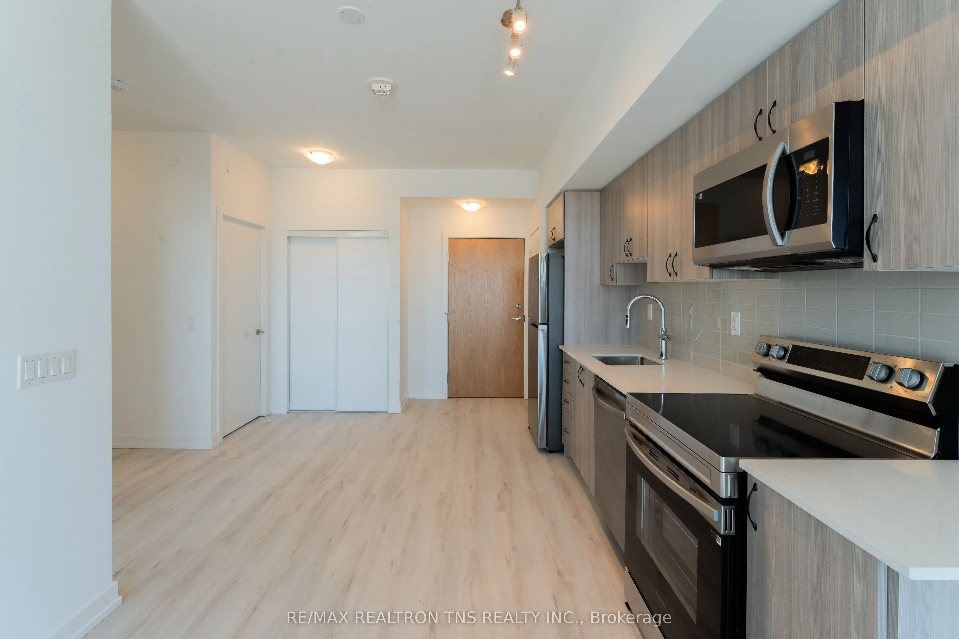 Condo Apartment kitchen at 1435 Celebration Drive Pickering