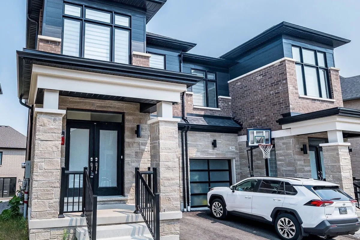 2921 Nakina Street, ON L1X 0P8