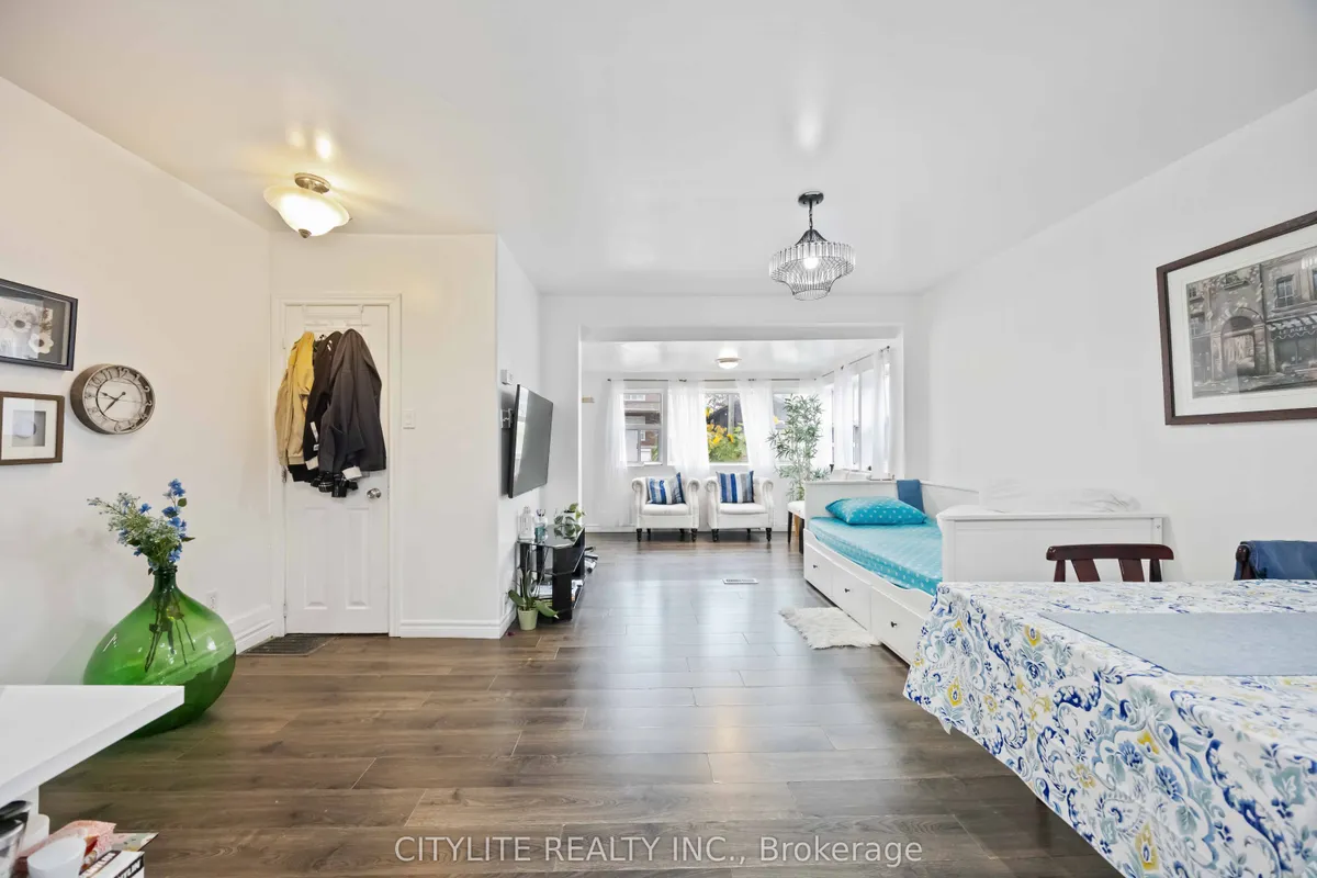 32 South Edgely Avenue, ON M1N 3K8