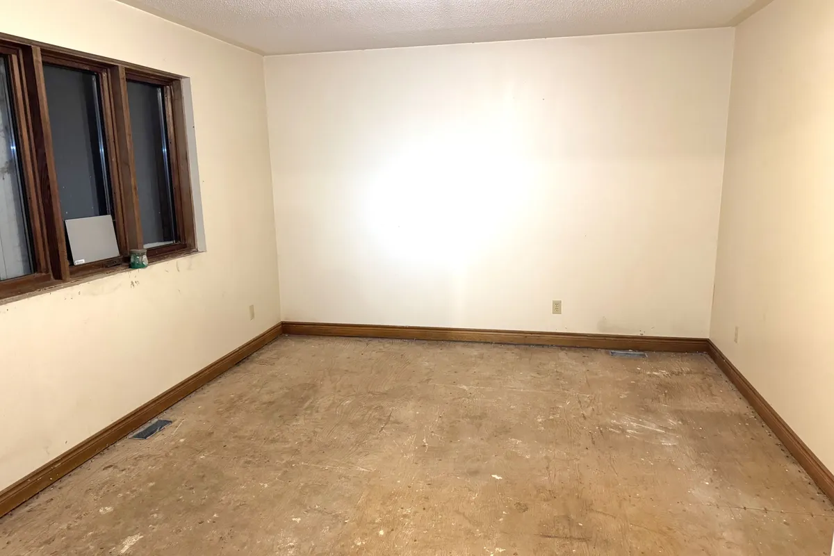 3976 Lakeshore Road, ON L1B 1L9