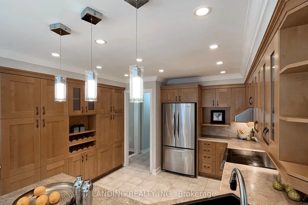 883 Darwin Drive, ON L1X 2P8