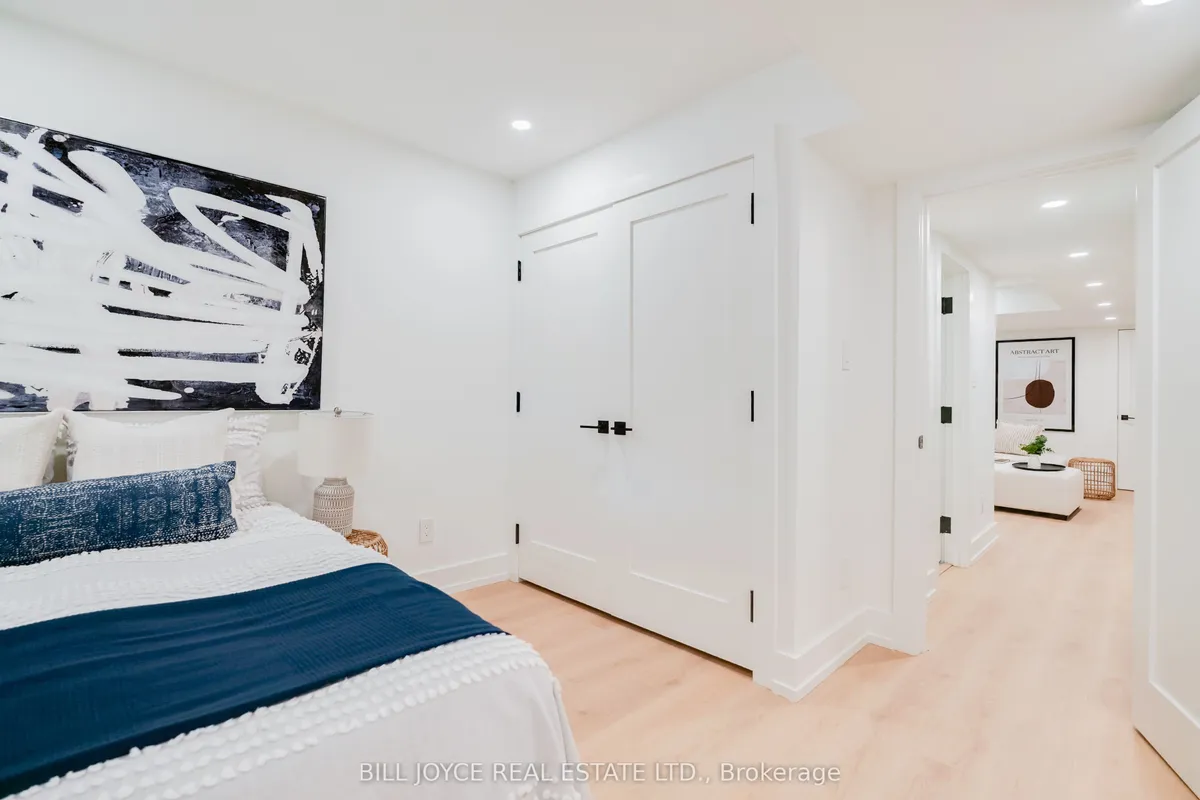 342 LEE Avenue, ON M4E 2P8