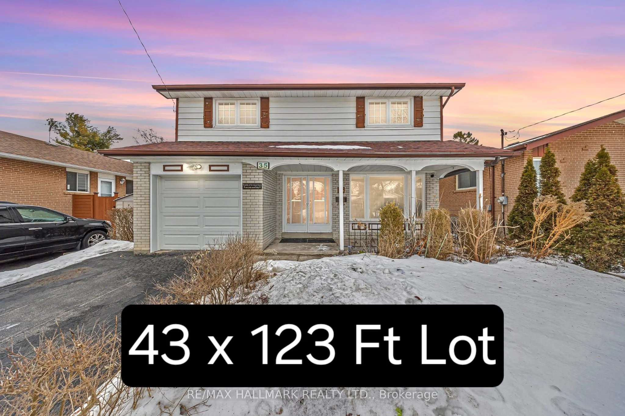 35 Rowallan Drive, ON M1E 2Y5